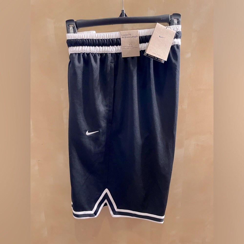 NWT Nike DNA Basketball Shorts | size M | black